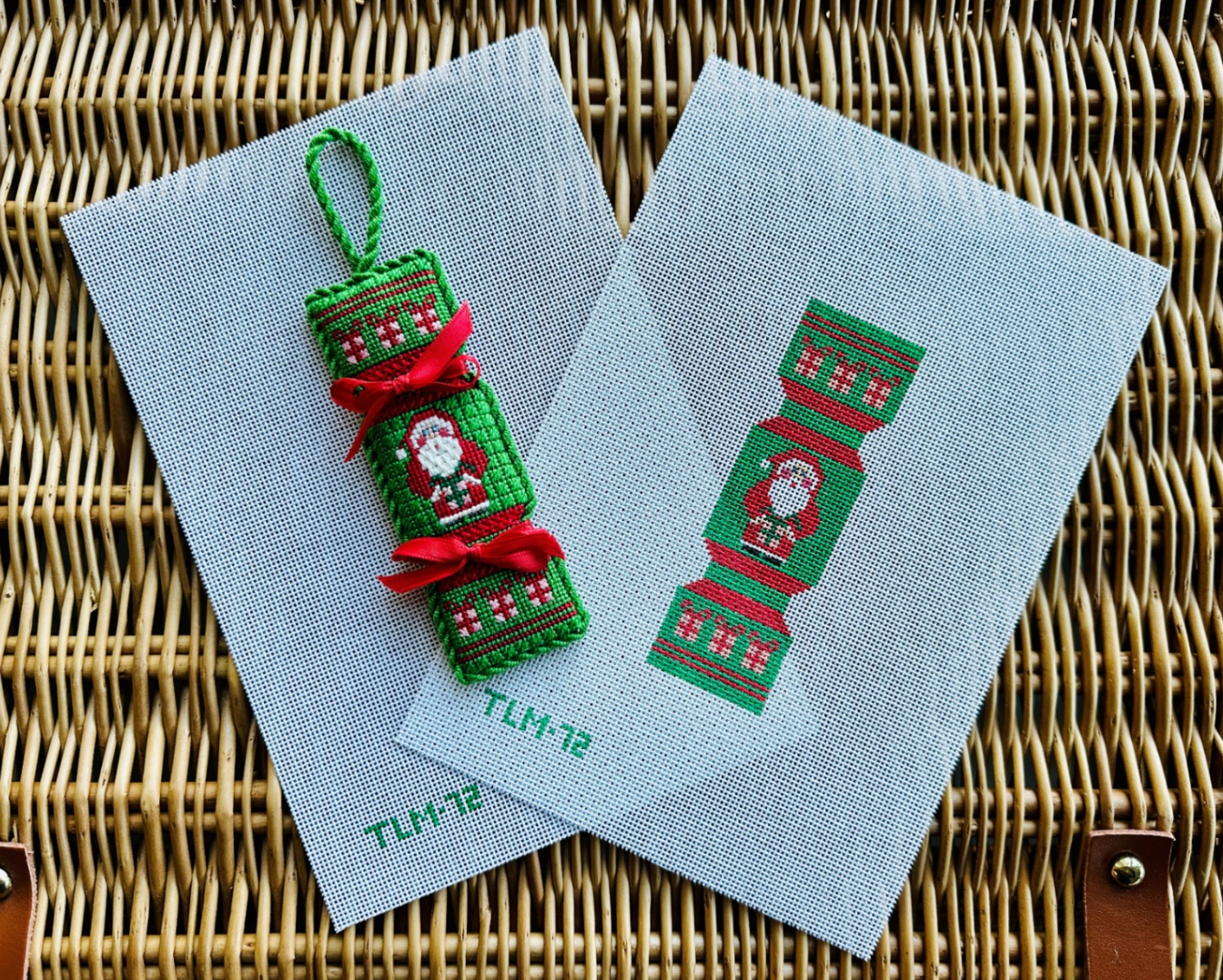 TLM-72 Santa with Presents Christmas Cracker
