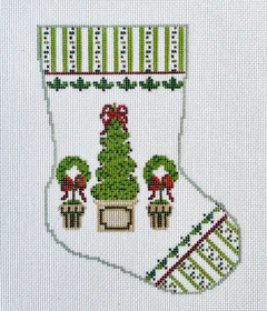 BS68 Boxwood Berry Mini Stocking