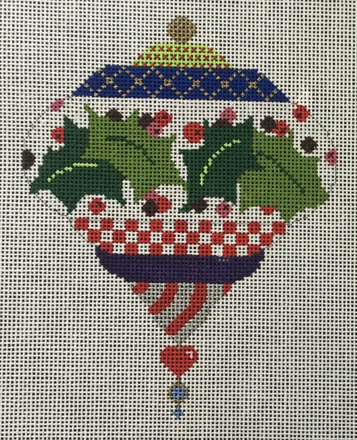 KWNG04C Holly and Berries Ornament