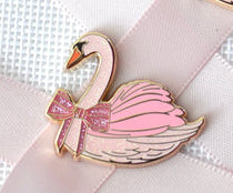 Pink Swan Needle Minder